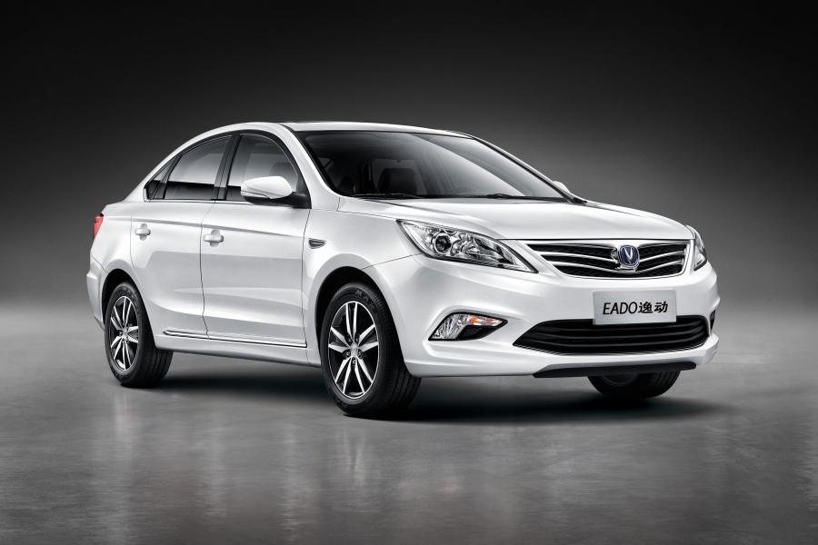  ChangAn Eado 2015 года  (фото 3 из 9)
